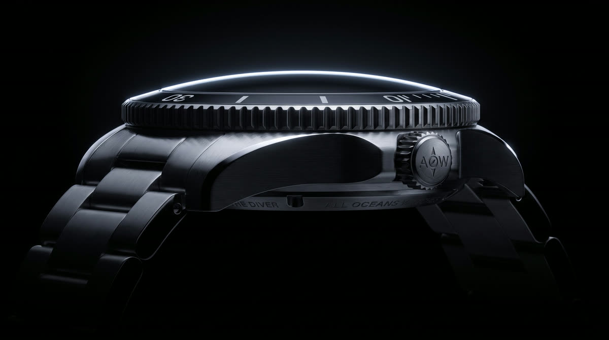 Case profile of The Diver, the engraving picked out by a single rim light